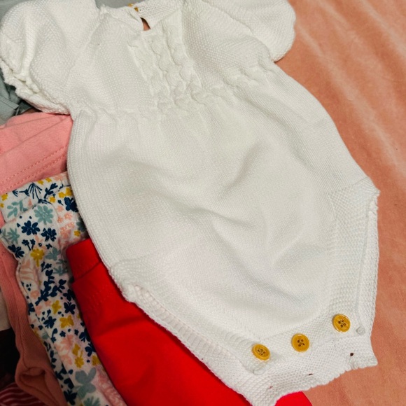 0-6 Months •BUNDLE DEAL• - Picture 5 of 16